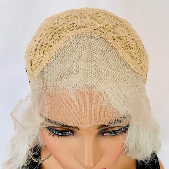 Very Pretty 24” Platinum Blonde 13x2.5 Lace Front Premium Fiber Wig - Picture 4 of 16